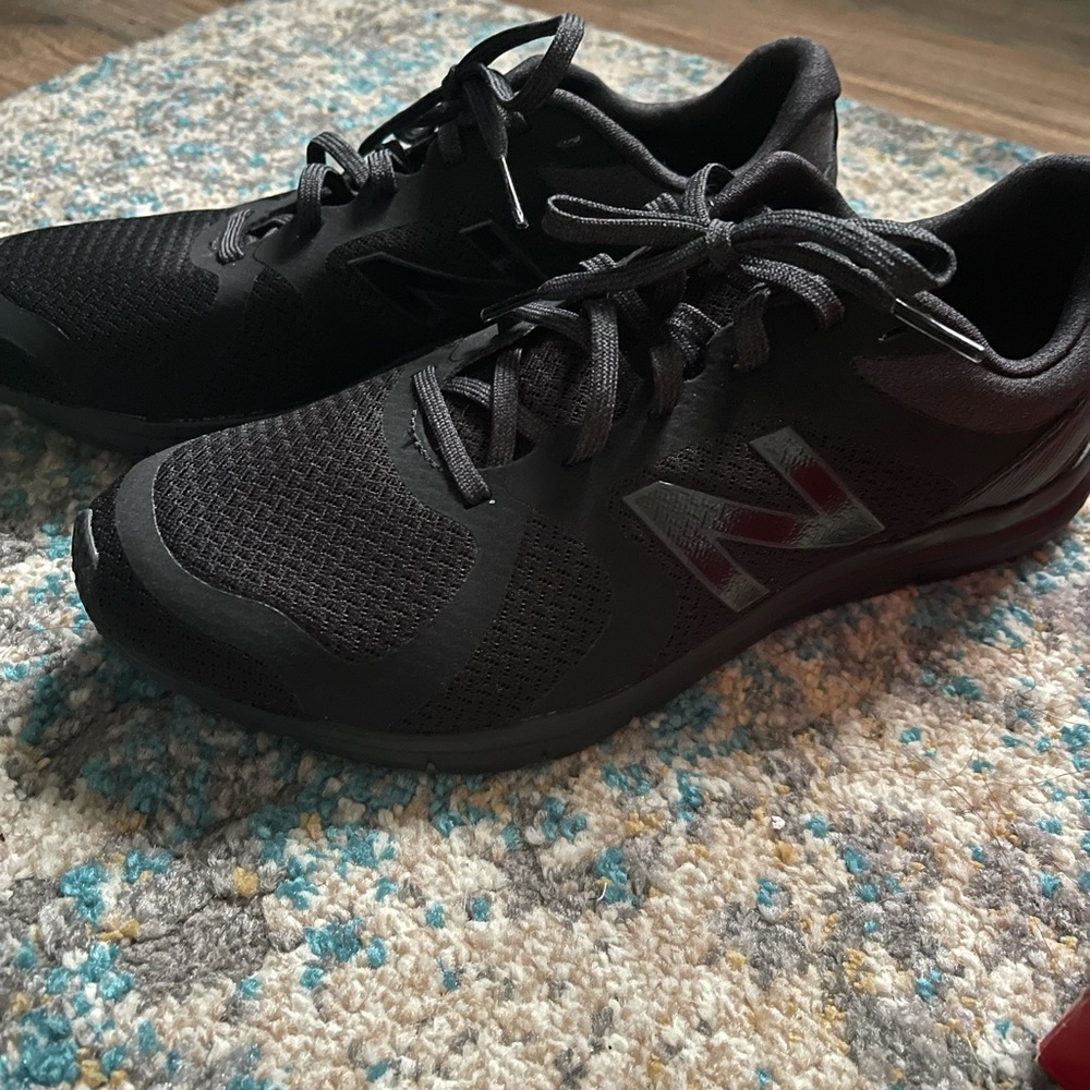 635 V2 LIGHTWEIGHT RUNNING SHOE - WOMEN'S 9 1/2